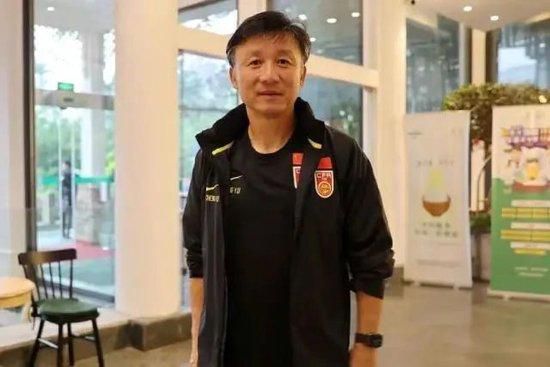 双人床上又疼又叫打扑克